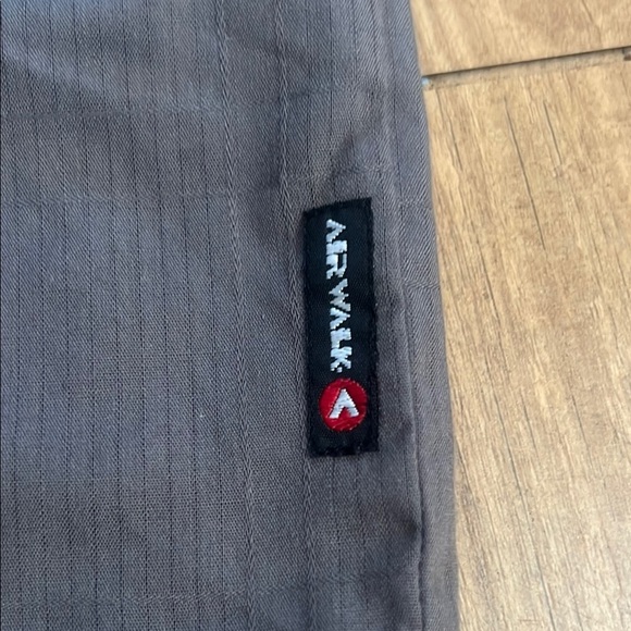 Boys Airwalk Gray Short Sleeve Button Down Shirt Size 5 | Skater Style Top - Picture 4 of 9